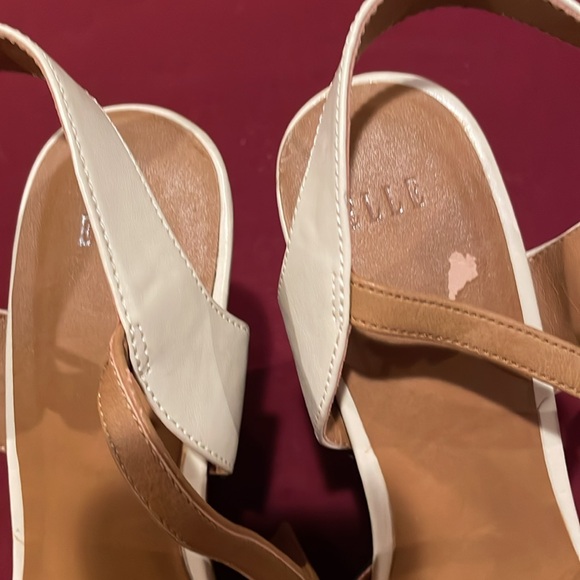 Elle 9M Platform Open Toe 5 1/4” Heel Sandals Black & Tan - Picture 6 of 8